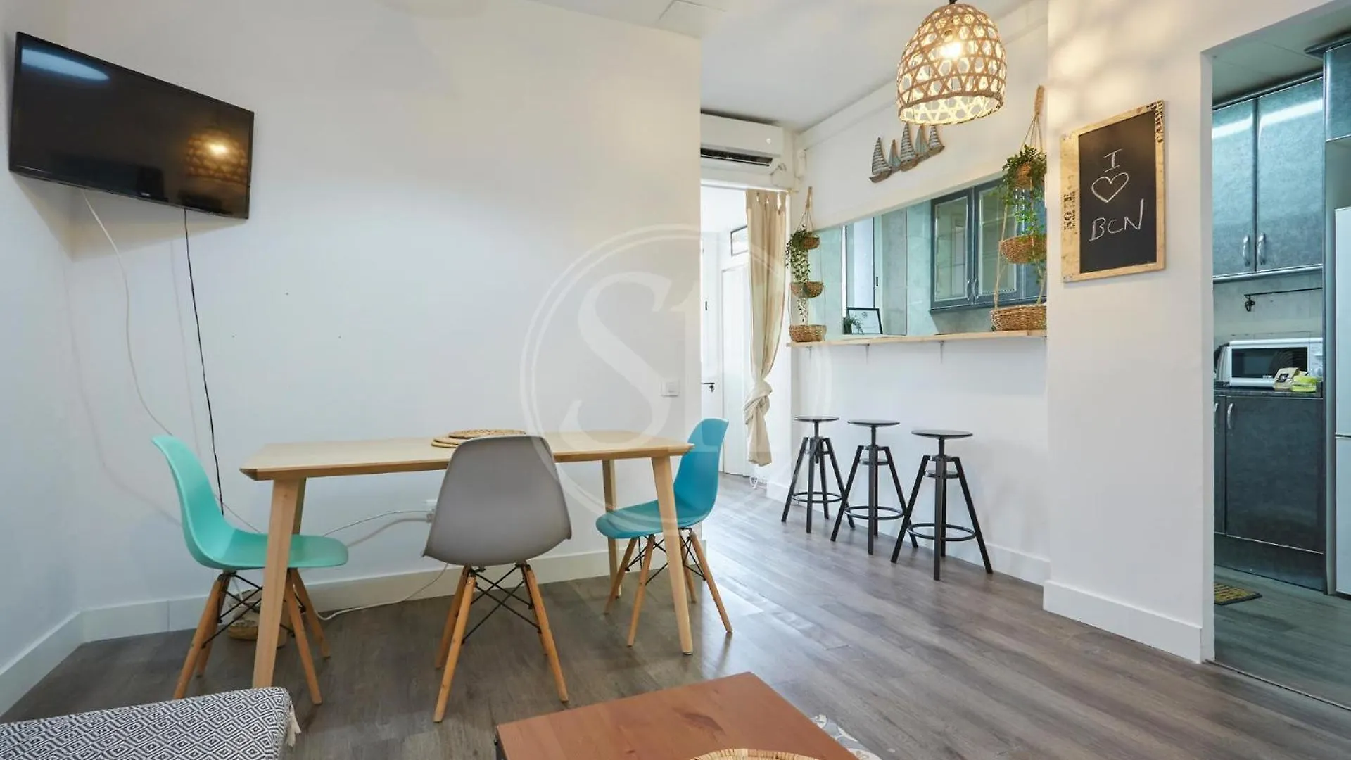 Comodo Apartamento En Poble Sec Barcelona Spain